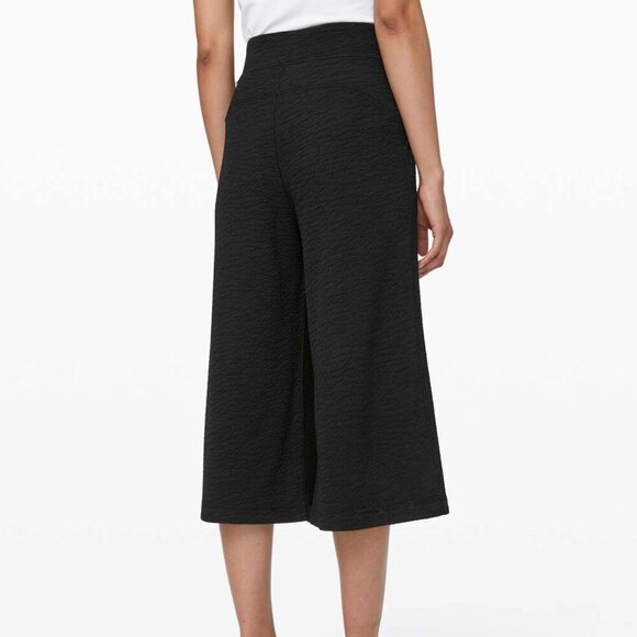 Lululemon Can You Feel The Pleat Crop Capri Pants Wide Leg 21" Black - Picture 3 of 12